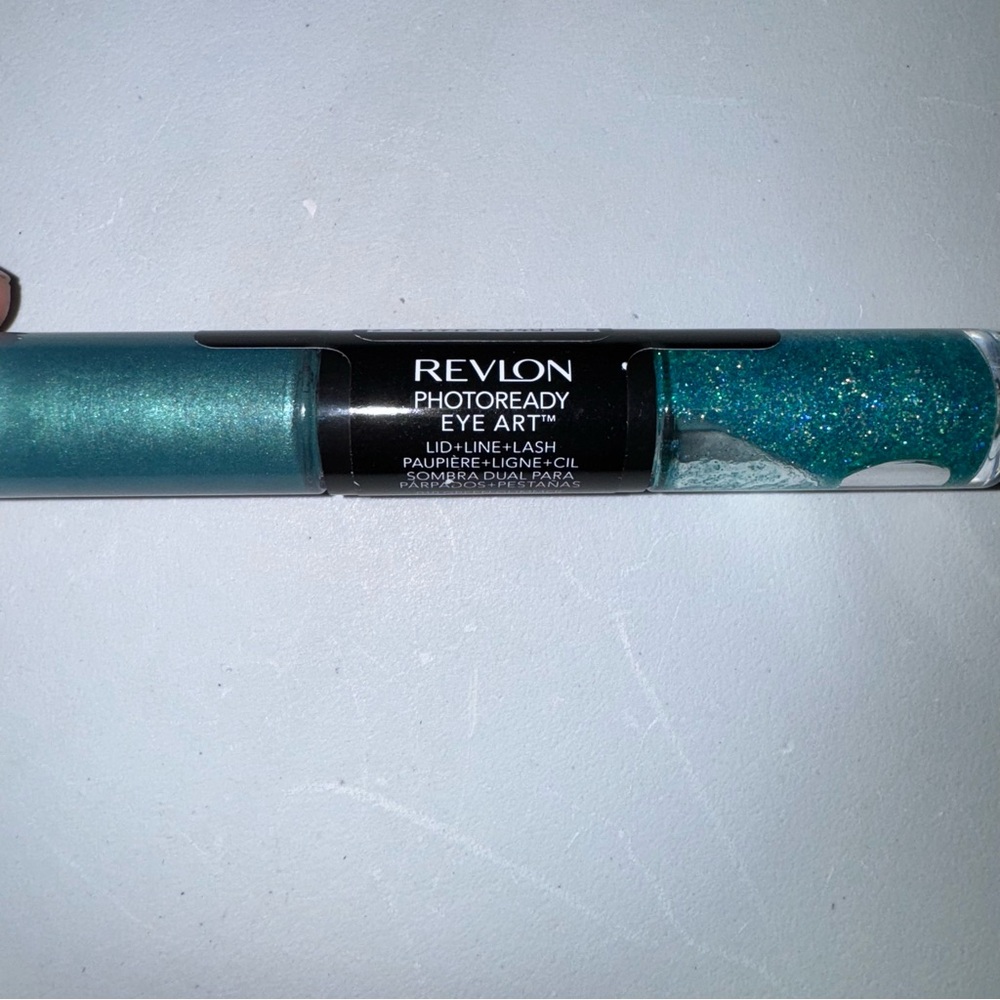 REVLON PHOTOREADY EYE ART LID, LINE, LASH SHADOW 010 GREEN GLIMMER‎